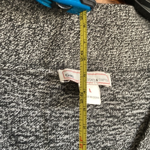 Warm V-neck grey/black/white pullover. - Picture 5 of 5